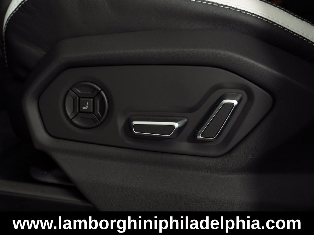 Used 2025 Lamborghini Urus SE AWD/4WD image 13