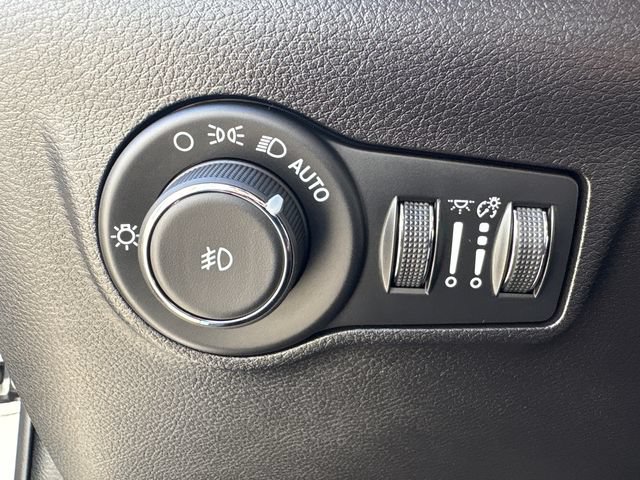 Used 2025 Jeep Compass Limited AWD/4WD image 24