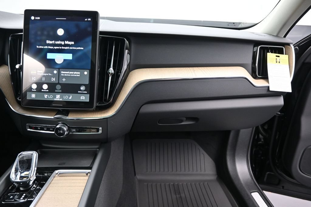 New 2026 Volvo XC60 T8 Plus w/ Climate Package PRO AWD/4WD image 19
