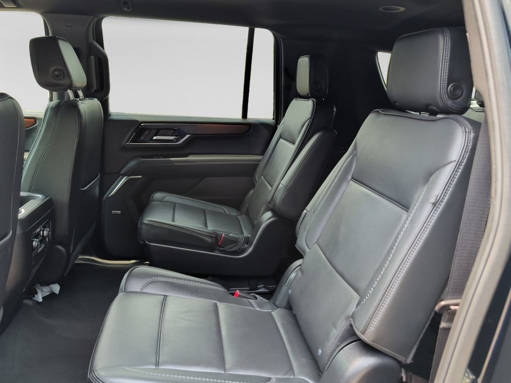 Used 2025 GMC Yukon XL Denali AWD/4WD image 31