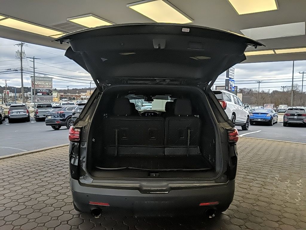 Used 2023 Chevrolet Traverse LT w/ LPO, Floor Liner Package image 9