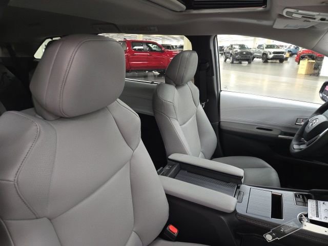 New 2026 Toyota Sienna XLE image 10
