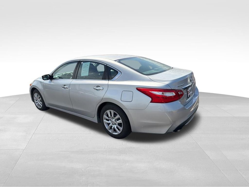 Used 2016 Nissan Altima 2.5 S w/ Power Driver Seat Package image 6