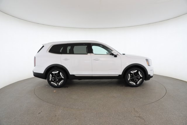 Used 2023 Kia Telluride EX w/ EX Captain's Chair Package image 22