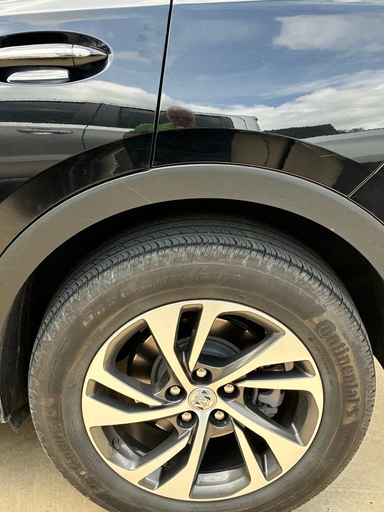 Used 2023 Buick Envision Essence image 2