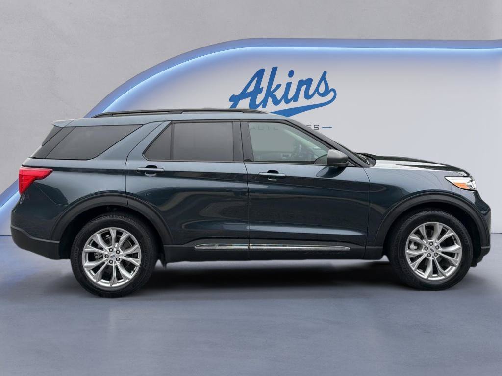 Used 2024 Ford Explorer XLT w/ Equipment Group 202A RWD image 3