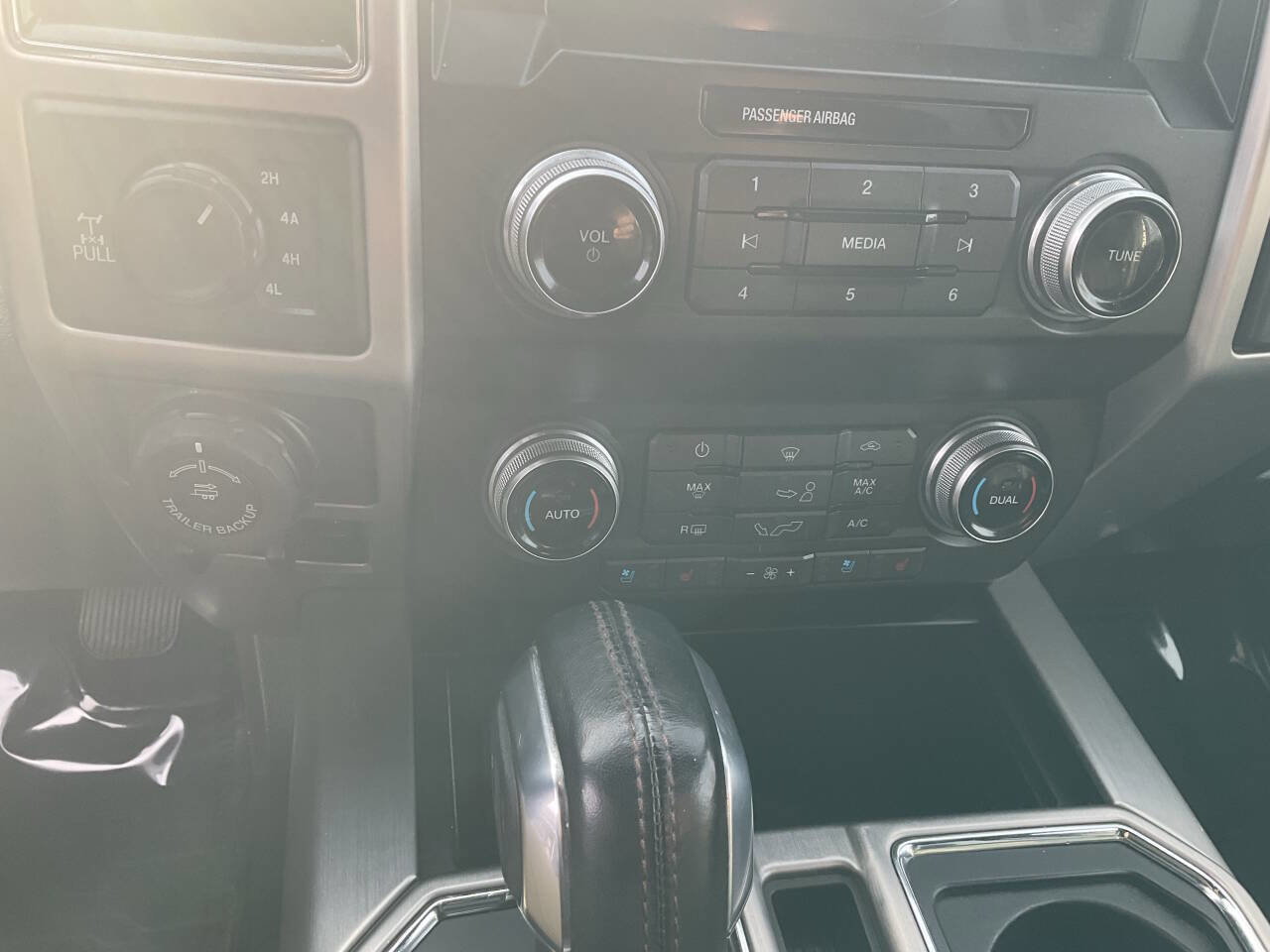 Used 2019 Ford F150 Platinum w/ Equipment Group 701A Luxury image 18