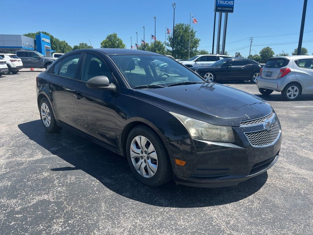 Used 2013 Chevrolet Cruze LS FWD image 2