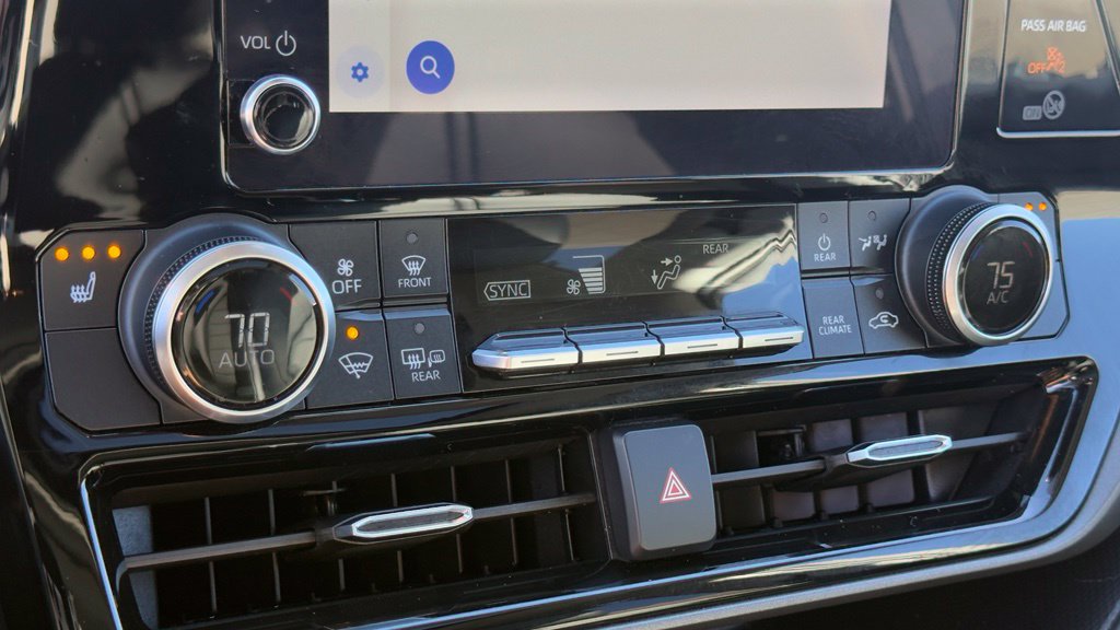 Used 2023 Toyota Highlander XLE AWD/4WD image 18