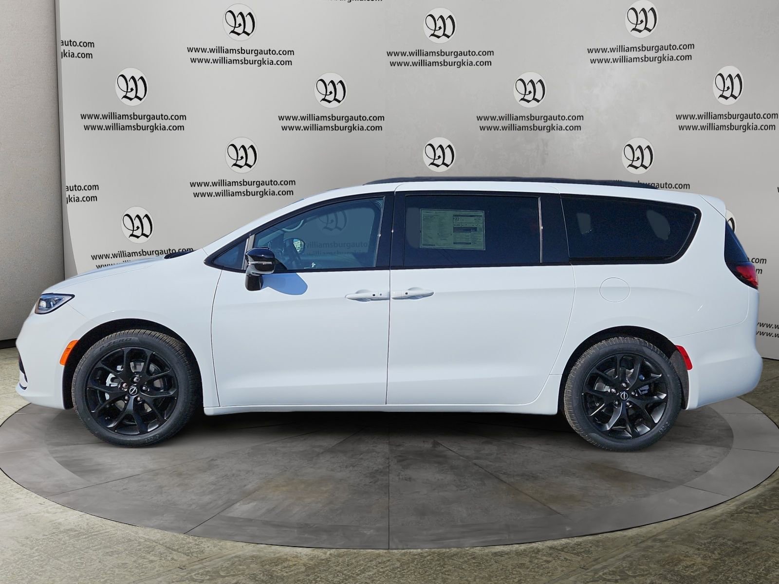 New 2026 Chrysler Pacifica Select w/ S Appearance Package image 2