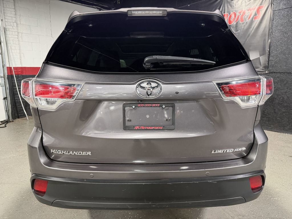 Used 2014 Toyota Highlander Limited Platinum AWD/4WD image 4