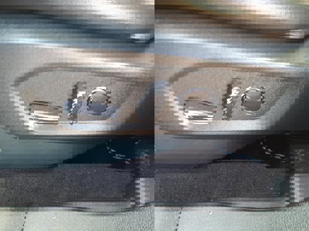 Used 2018 Ford Explorer XLT w/ Equipment Group 202A image 17