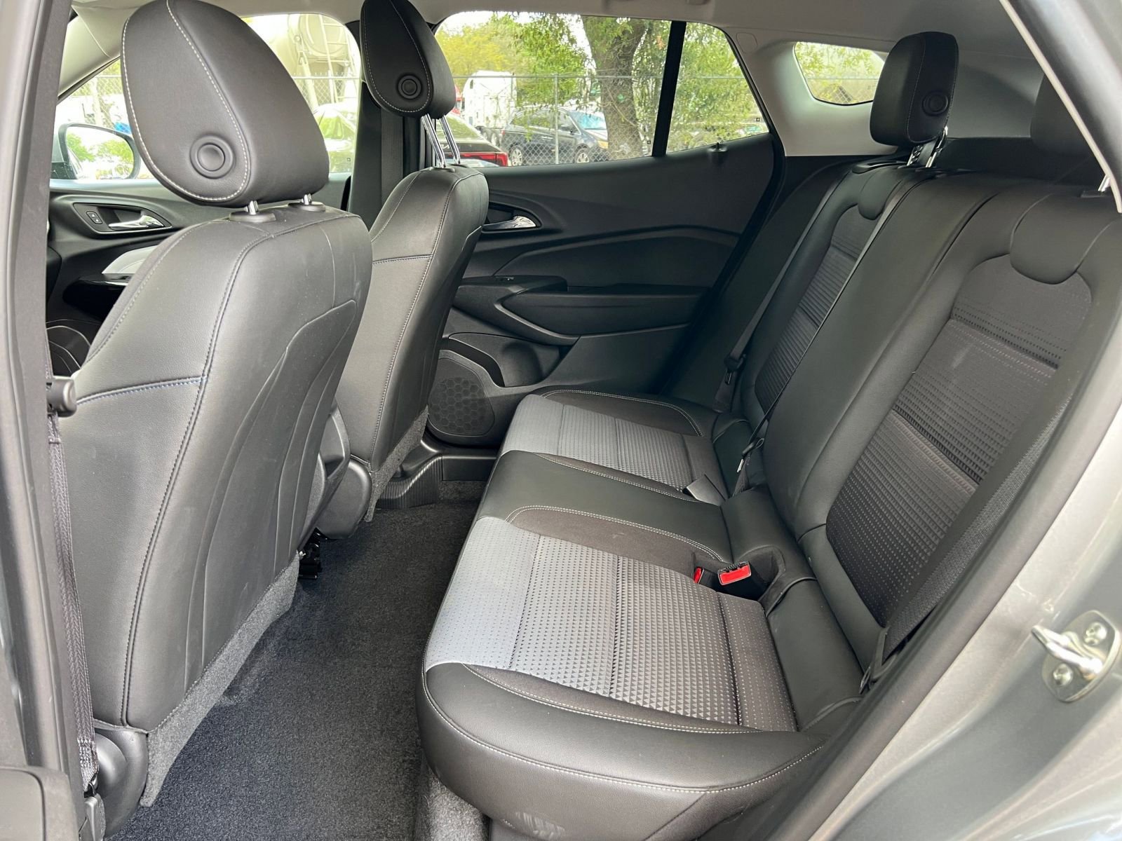 Used 2025 Chevrolet Trax LT image 35