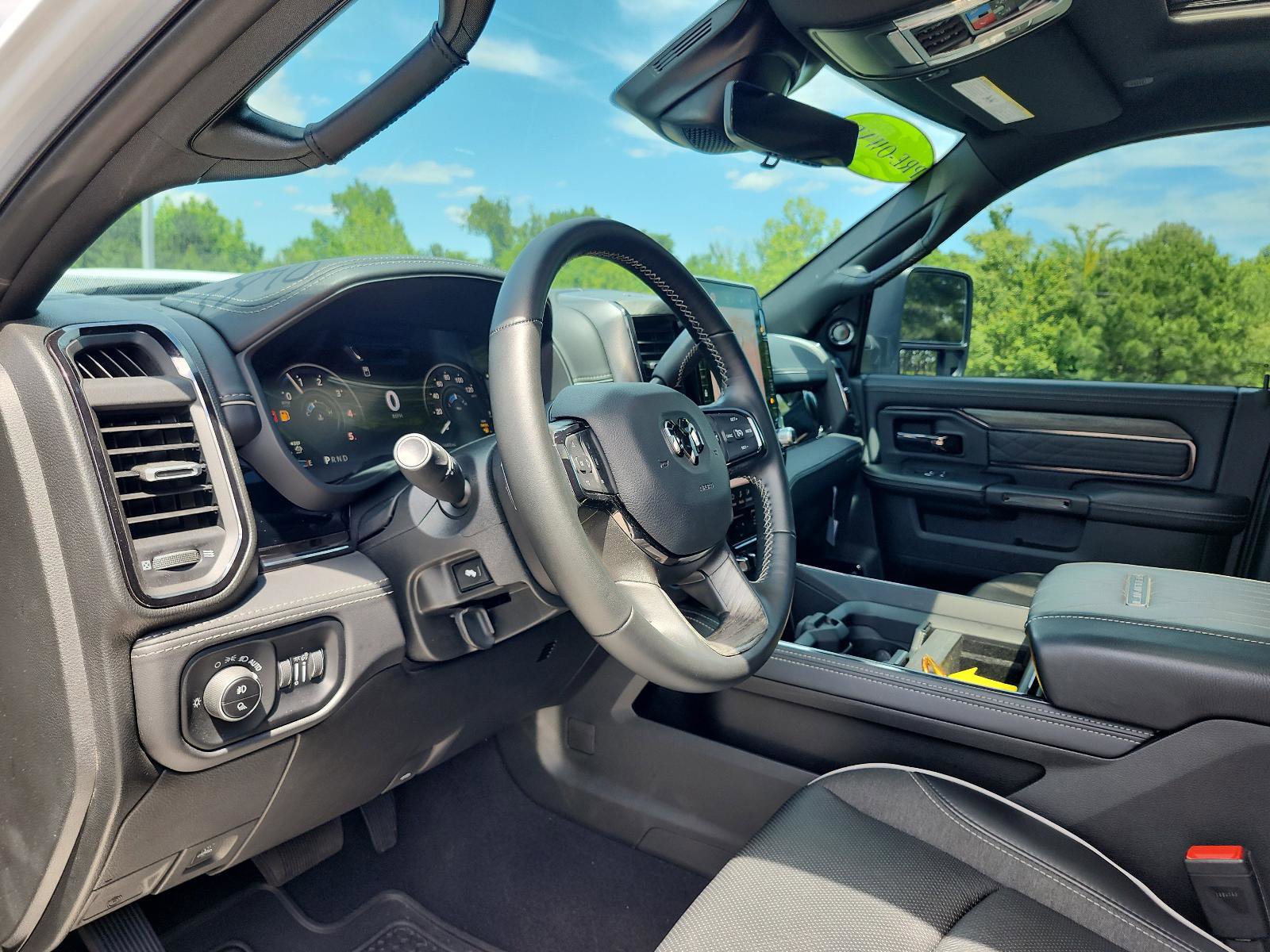 Used 2025 RAM 2500 Limited AWD/4WD image 18