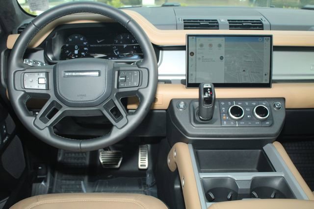 Used 2025 Land Rover Defender 110 X image 4