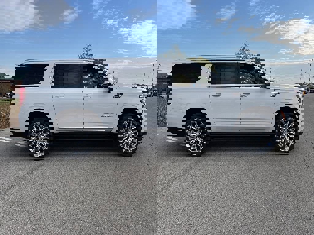 New 2026 GMC Yukon XL Denali w/ Denali Reserve Package image 7