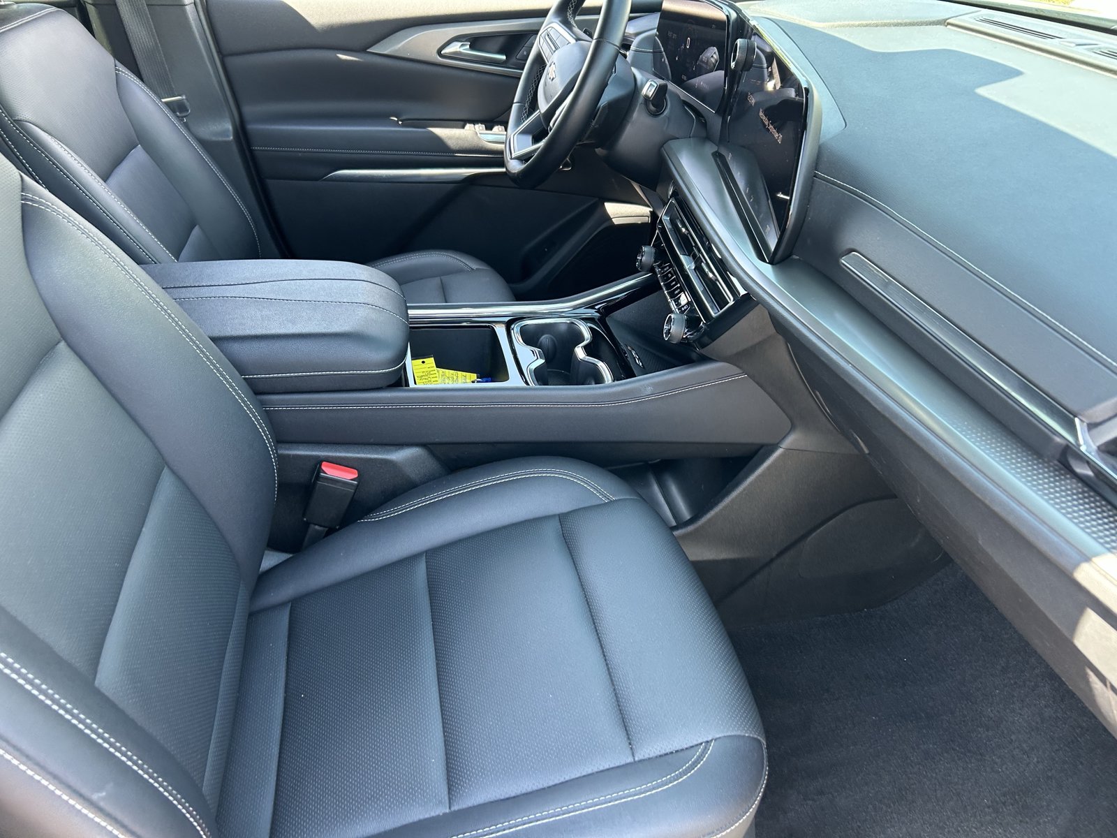 Certified 2025 Chevrolet Traverse LT FWD image 12