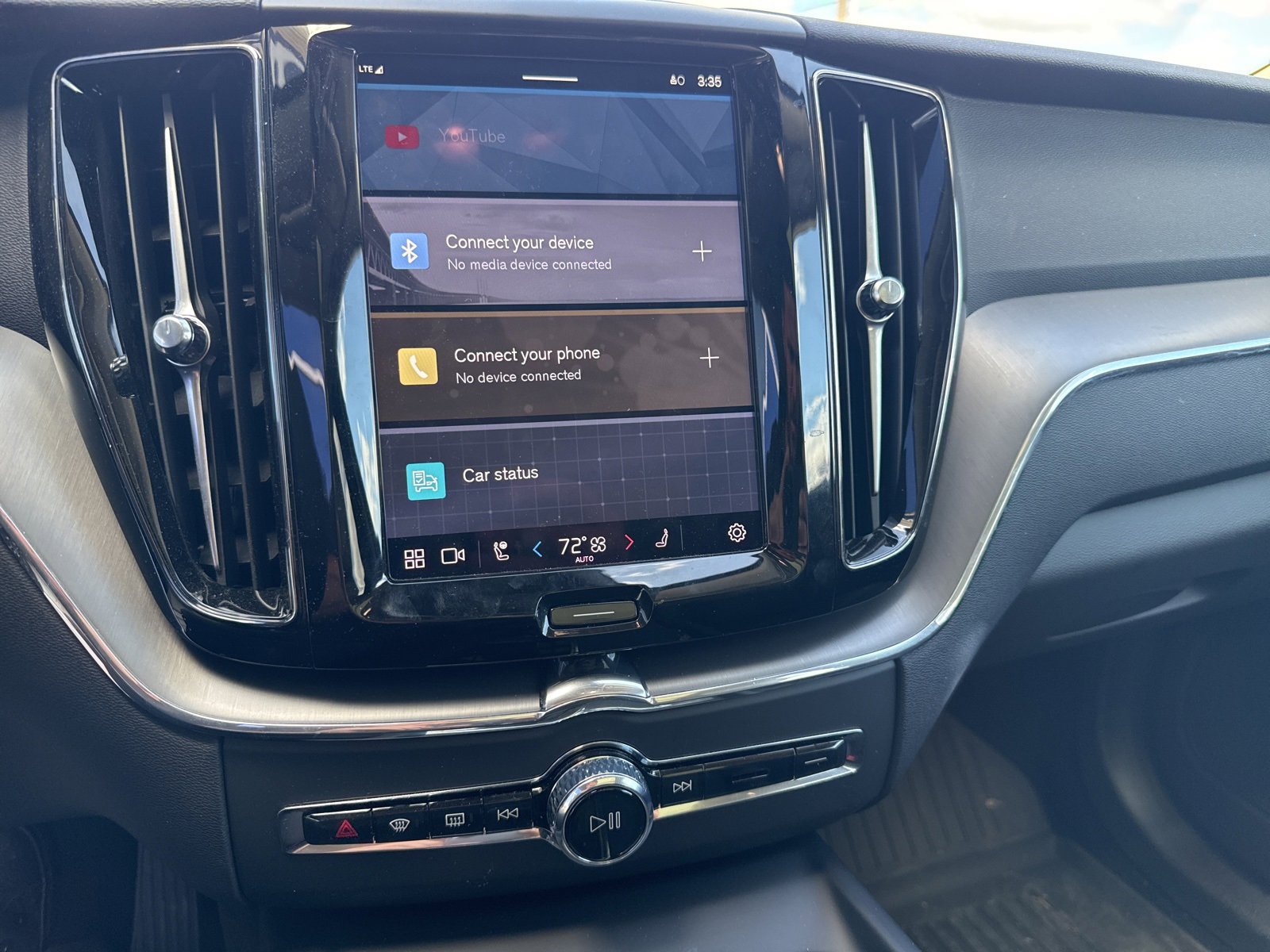 Certified 2025 Volvo XC60 T8 Core w/ Protection Package Premier image 25