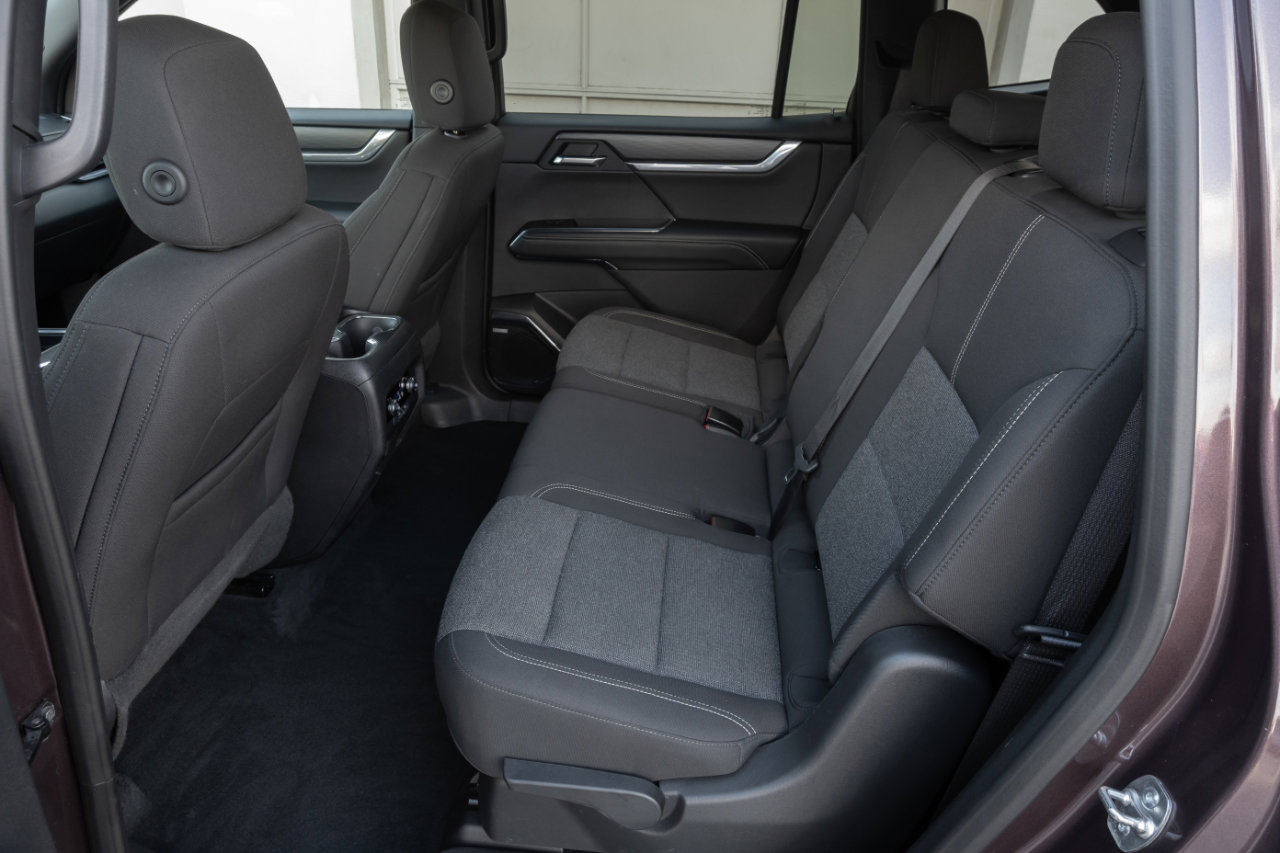 Used 2025 GMC Acadia Elevation image 23