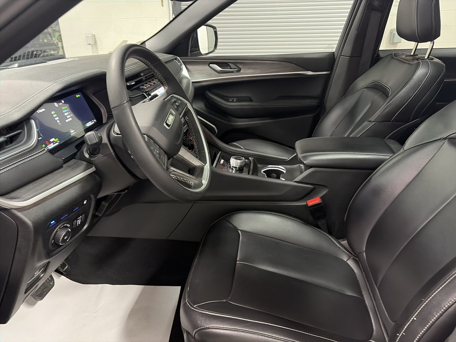 Used 2024 Jeep Grand Cherokee Limited 4xe AWD/4WD image 13
