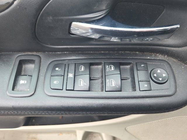 Used 2014 Dodge Grand Caravan SXT FWD image 17