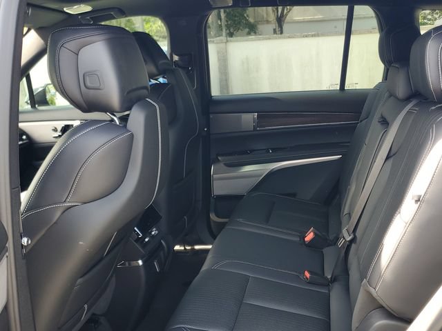New 2027 Cadillac Vistiq Luxury AWD/4WD image 6