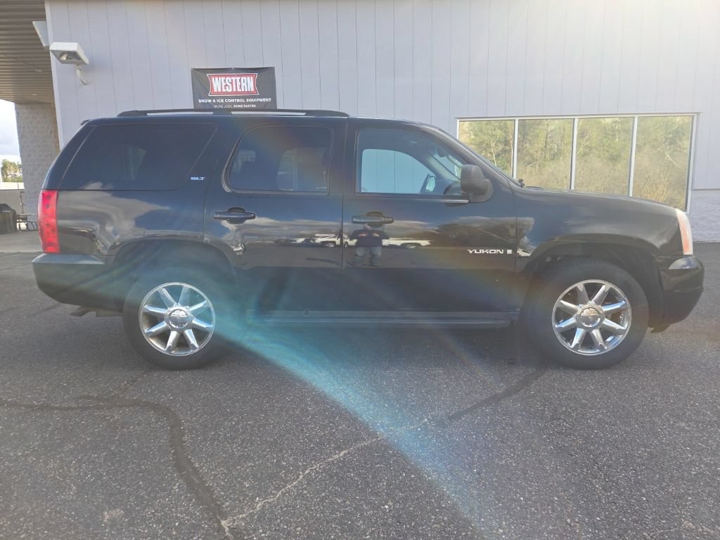 Used 2008 GMC Yukon SLT w/ SLT Preferred Equipment Group AWD/4WD image 2
