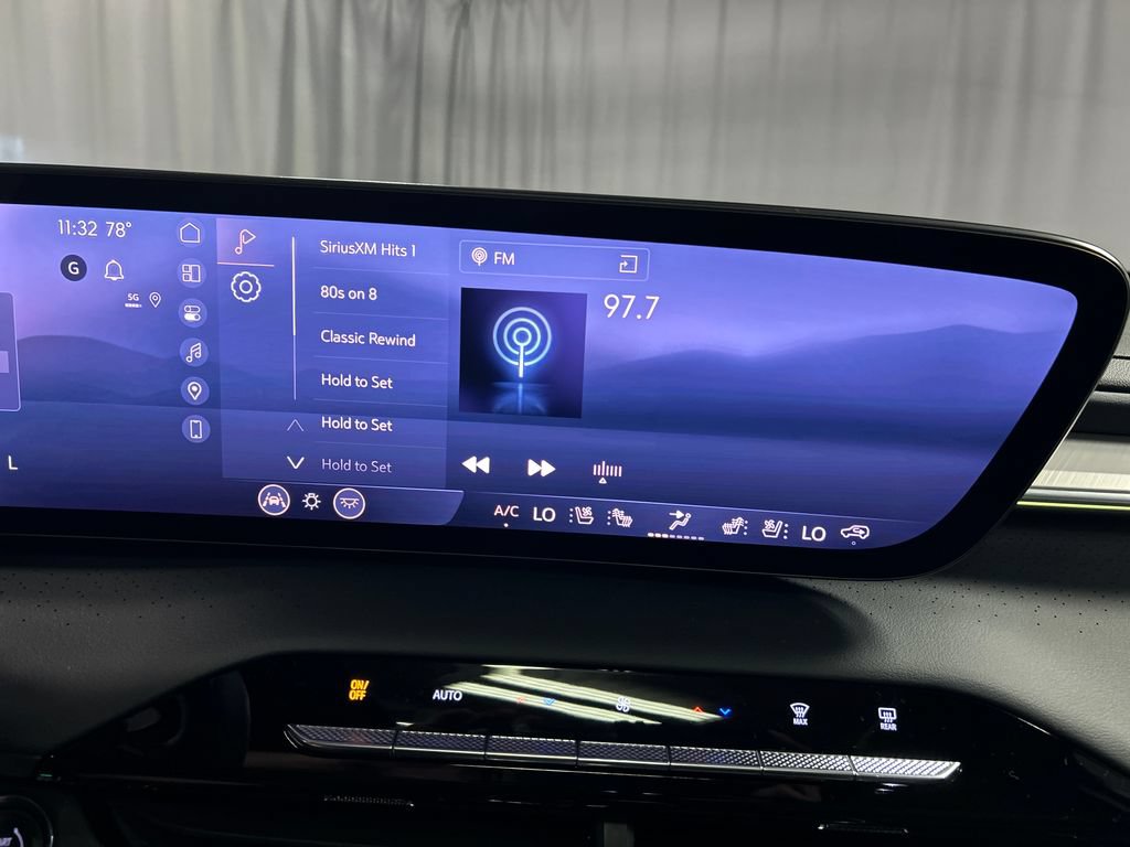 New 2027 Buick Enclave Avenir w/ LPO, Floor Liner Package AWD/4WD image 15