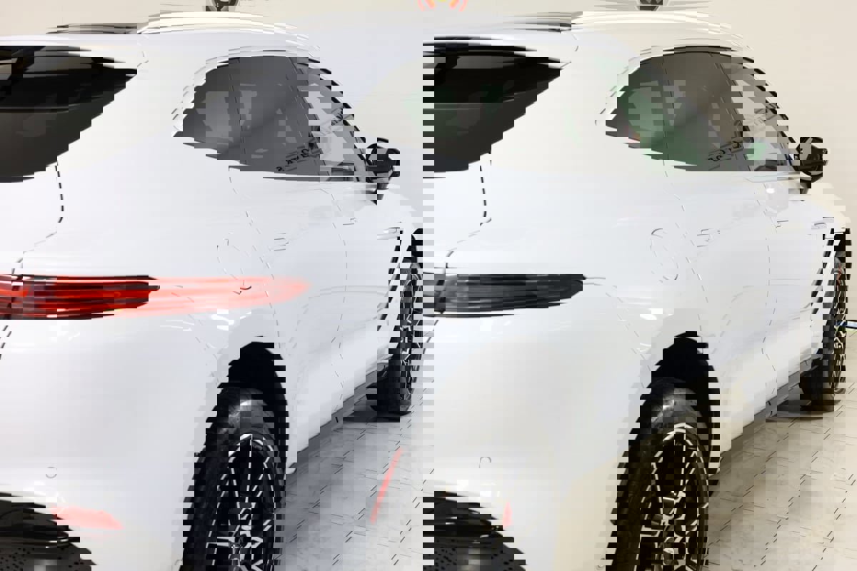 Used 2021 Aston Martin DBX image 41