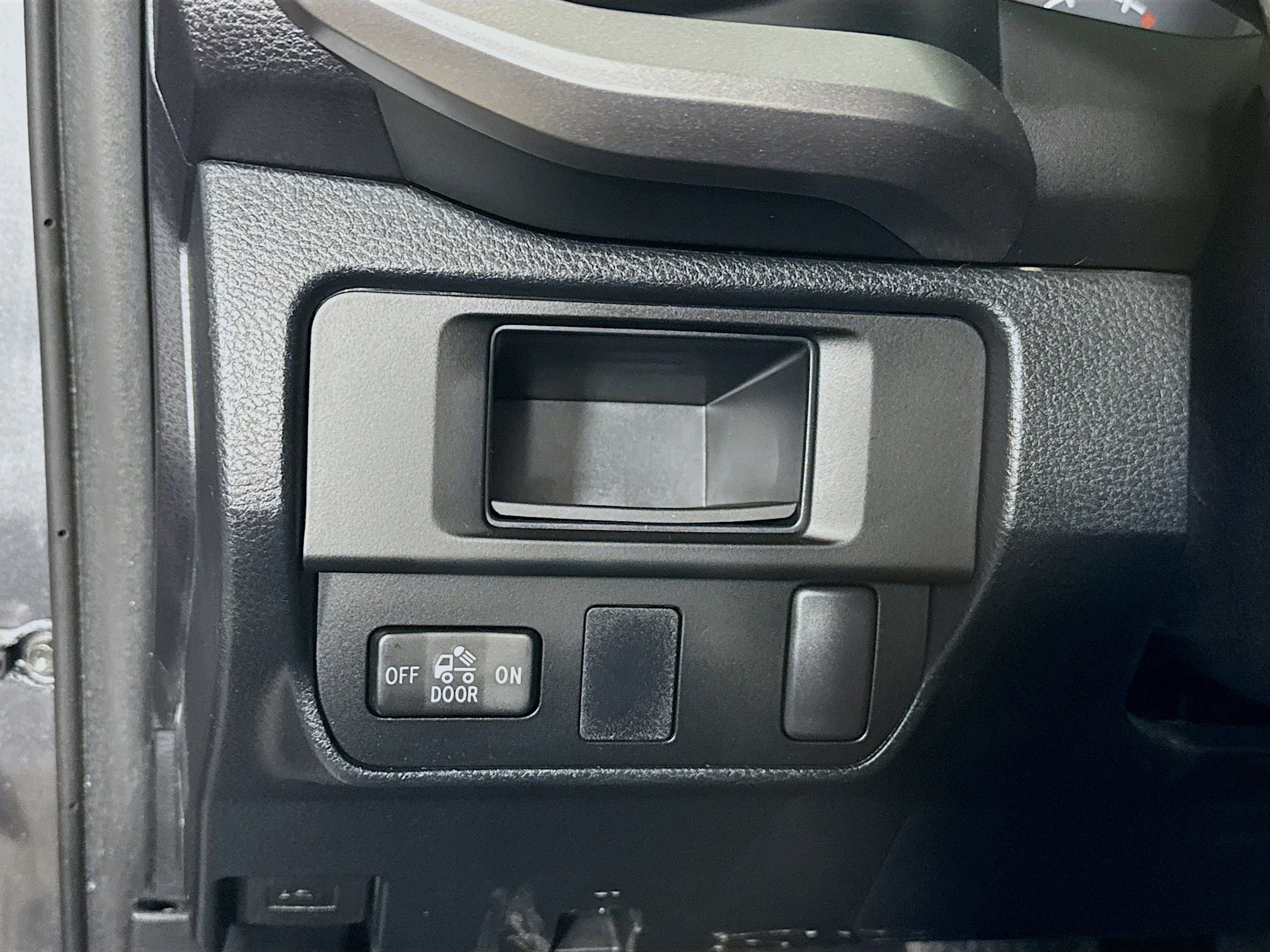 Certified 2016 Toyota Tacoma SR5 w/ SR5 Appearance Package (SN) image 11