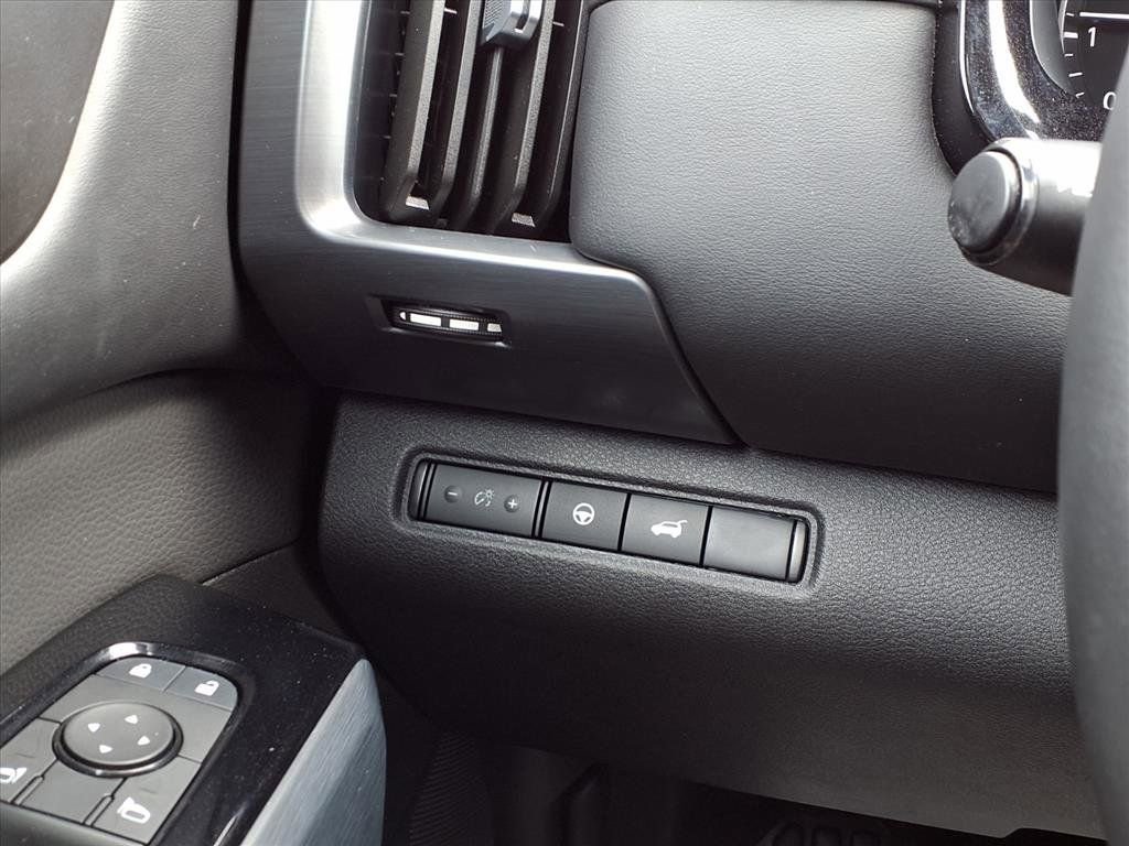 Used 2025 Nissan Pathfinder SL image 18