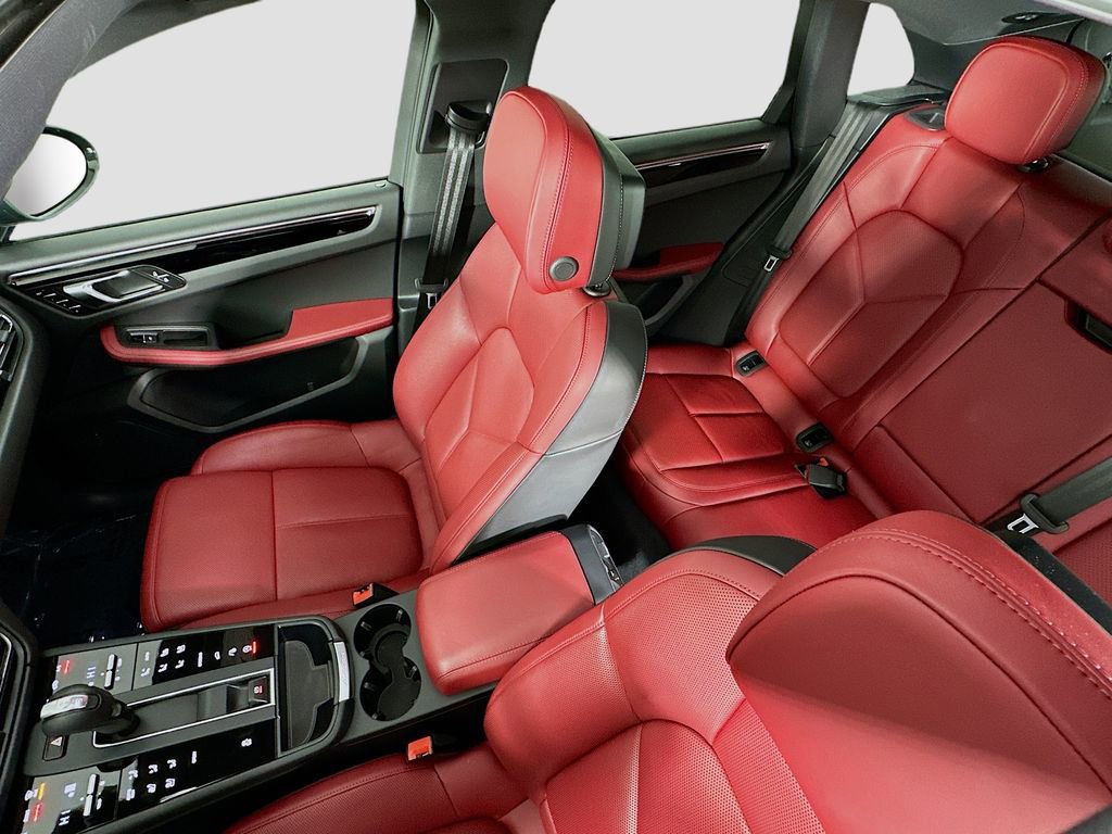 Used 2025 Porsche Macan image 14