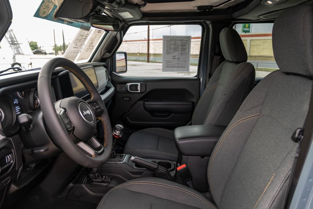 Used 2025 Jeep Wrangler Willys image 12