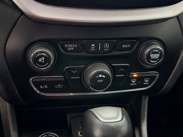 Used 2018 Jeep Cherokee Latitude Plus w/ Cold Weather Group image 14