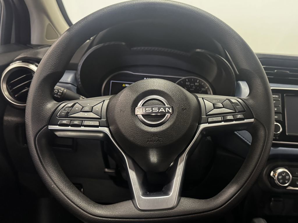 Used 2025 Nissan Versa SV image 4