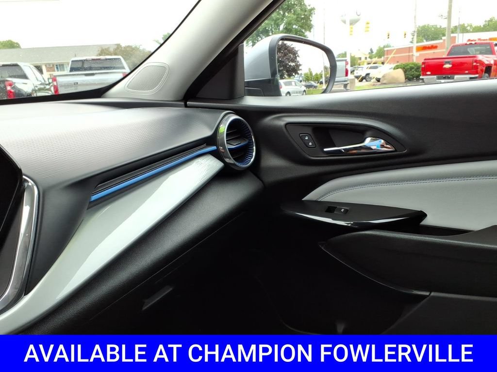 Used 2025 Chevrolet Trax LT FWD image 28