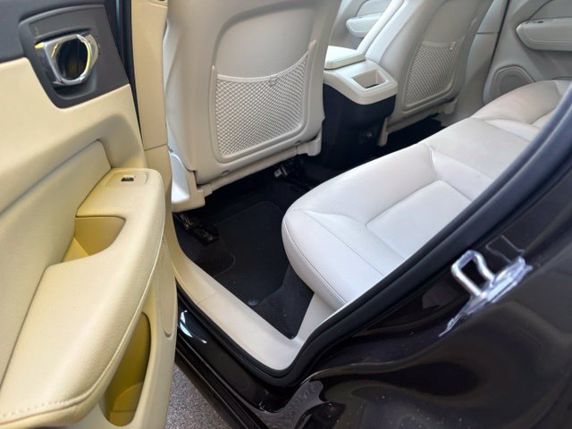 Used 2019 Volvo XC60 T6 Momentum AWD/4WD image 8