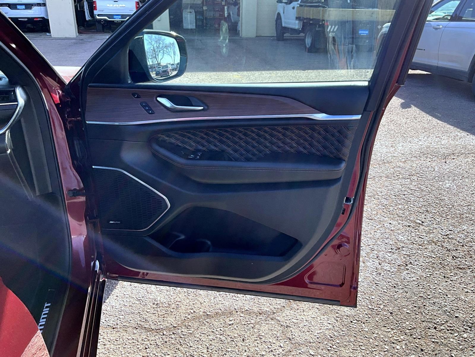 Used 2025 Jeep Grand Cherokee Summit AWD/4WD image 17