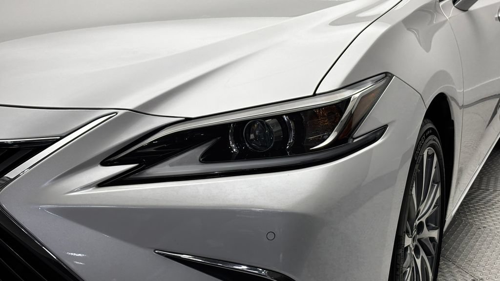 Used 2021 Lexus ES 300h w/ Premium Package FWD image 3