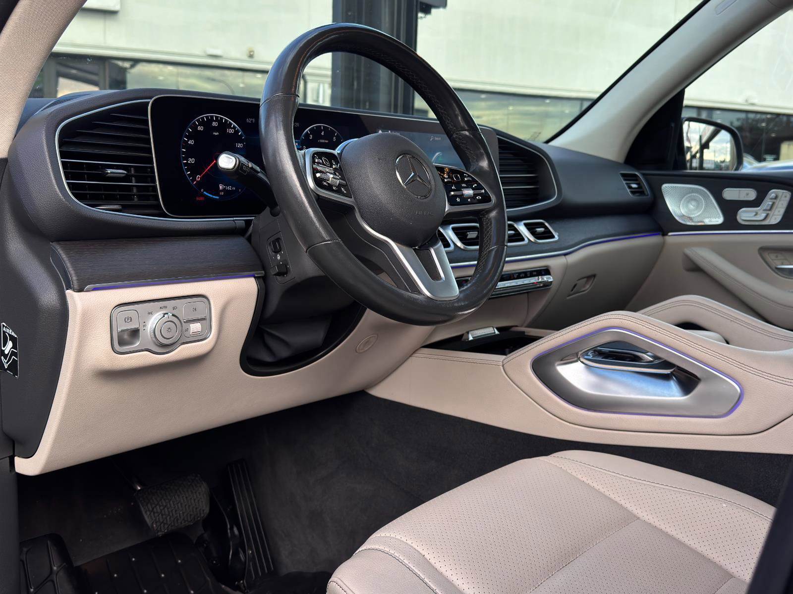 Used 2020 Mercedes-Benz GLE 350 4MATIC w/ Premium Package image 15