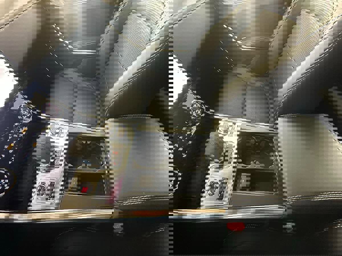 Used 2022 Jaguar XF R-Dynamic SE image 30