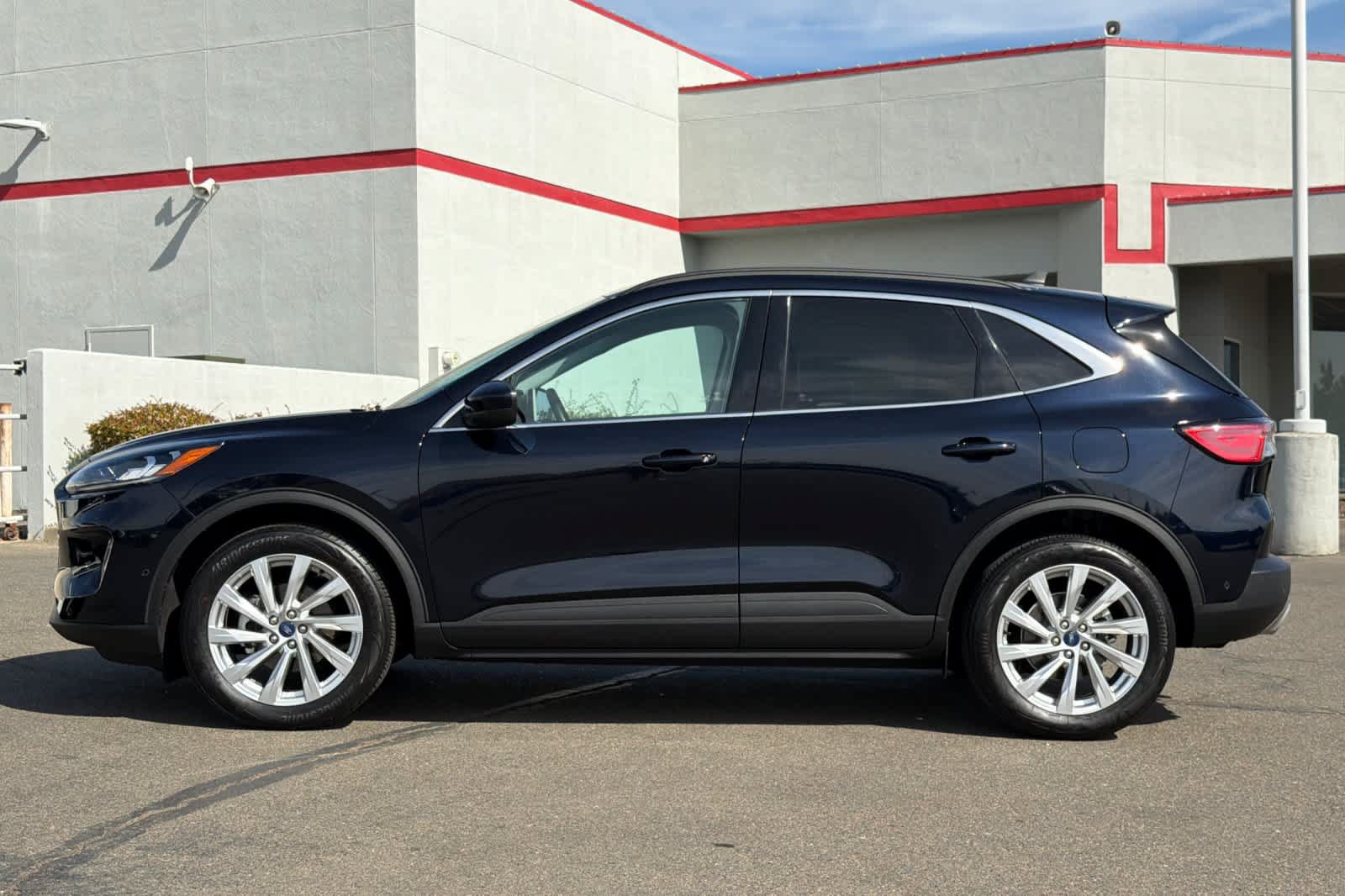 Used 2021 Ford Escape Titanium w/ Titanium Elite Package AWD/4WD image 9