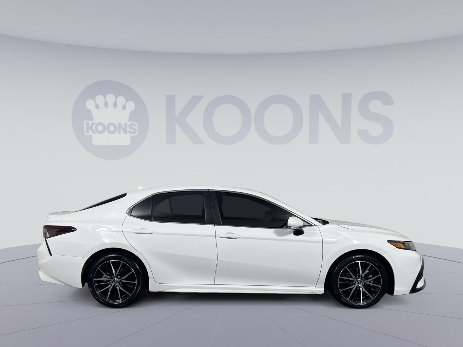 Used 2024 Toyota Camry SE w/ Convenience Package FWD image 12