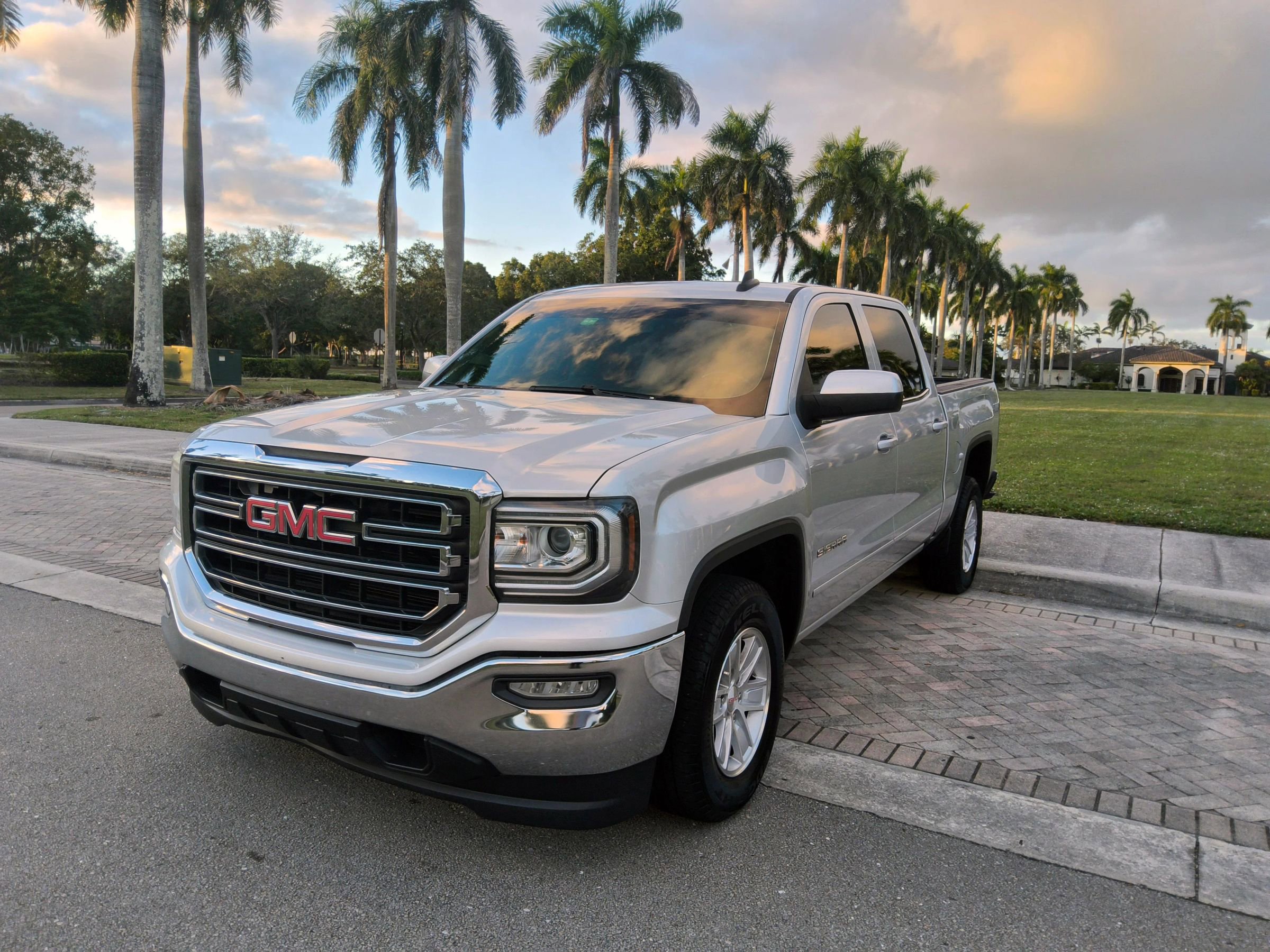 Used 2017 GMC Sierra 1500 SLE w/ SLE Value Package image 2