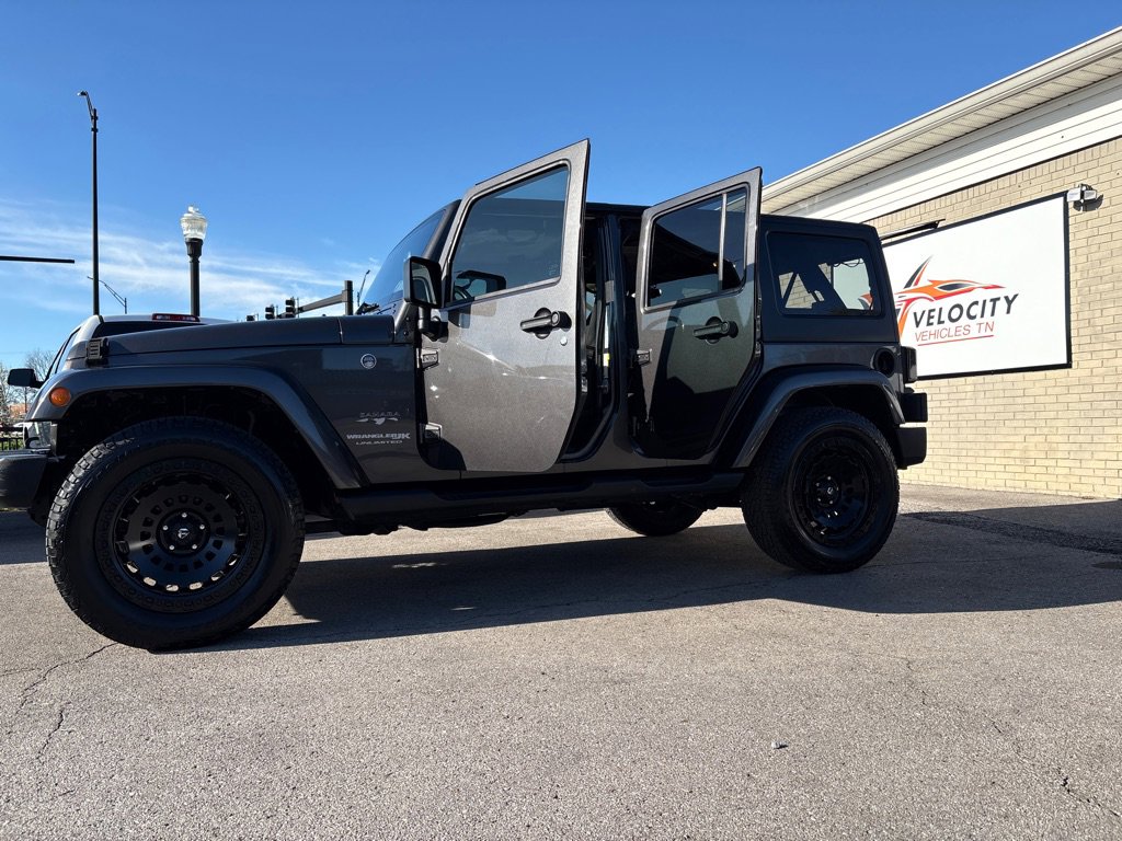 Used 2018 Jeep Wrangler Unlimited Sahara w/ Dual Top Group image 21
