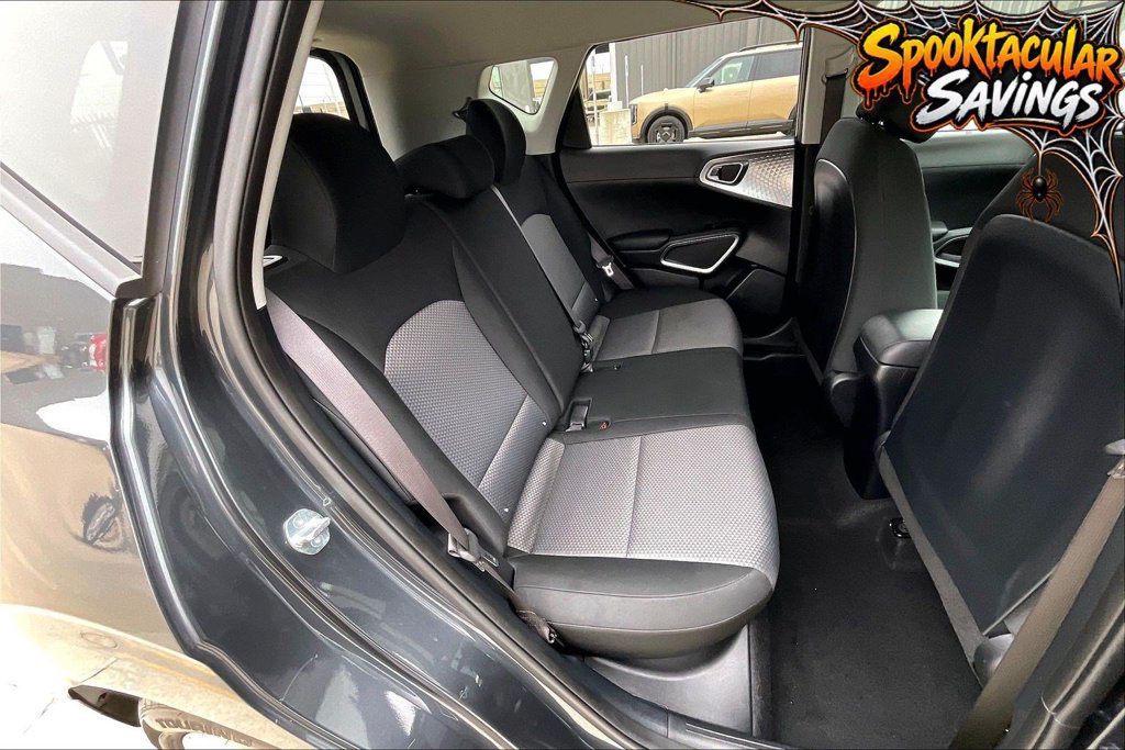 Used 2025 Kia Soul LX w/ LX Technology Package FWD image 26