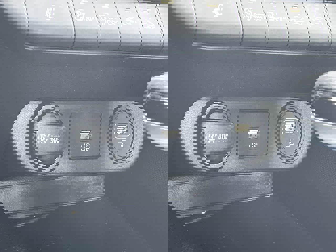 Used 2023 Hyundai Elantra Limited image 25