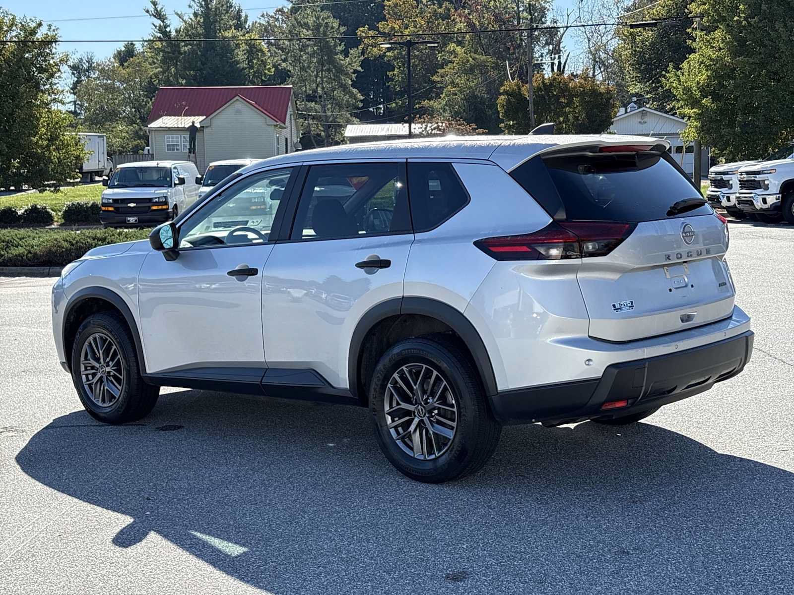 Used 2024 Nissan Rogue S AWD/4WD image 8