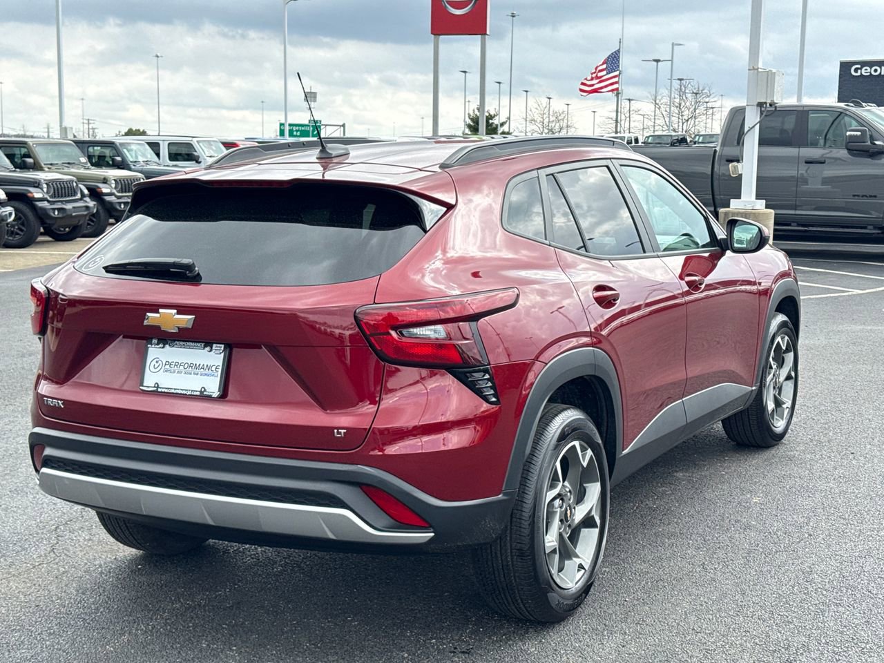 Used 2025 Chevrolet Trax LT w/ LT Convenience Package image 3