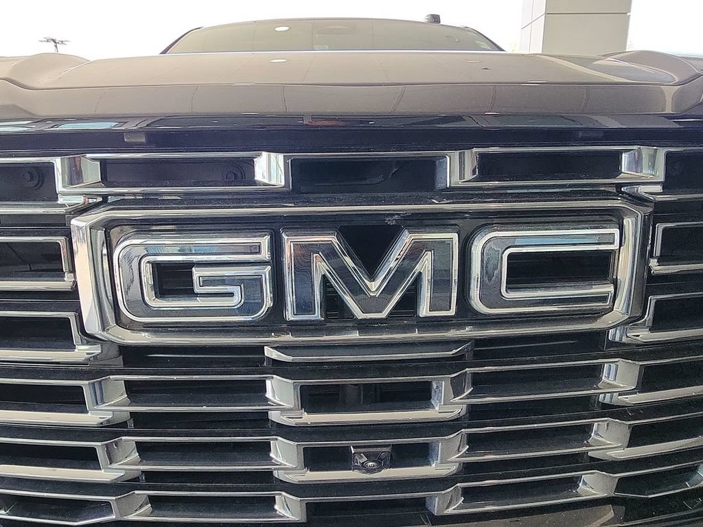 Certified 2025 GMC Yukon Denali Ultimate AWD/4WD image 31